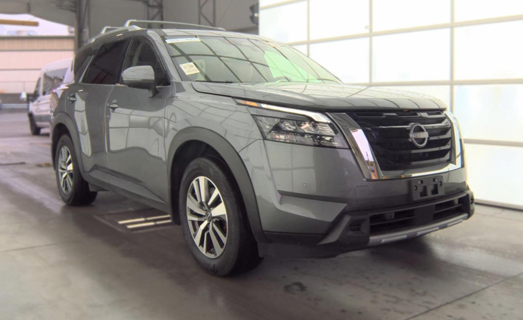 Used 2025 Nissan Pathfinder SL AWD/4WD image 3