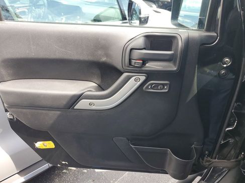 Used 2012 Jeep Wrangler Sahara w/ Connectivity Group image 13