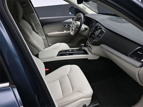 Used 2021 Volvo XC90 T5 Momentum w/ Climate Package image 30
