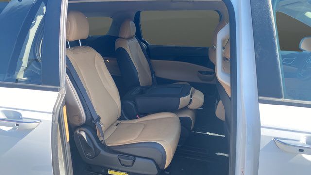 Certified 2024 Kia Carnival EX FWD image 25