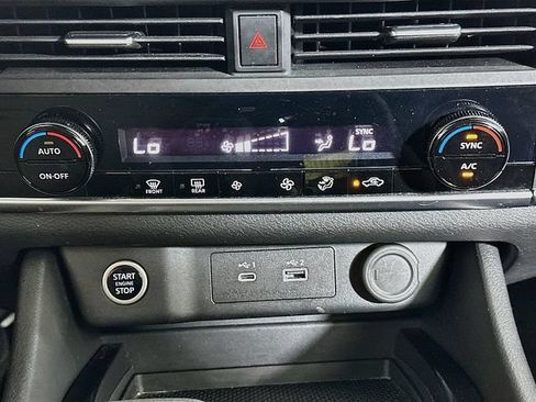 Used 2023 Nissan Rogue SV FWD image 16