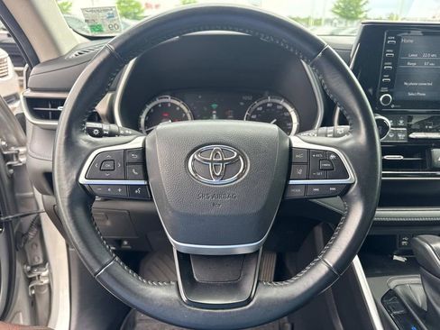 Used 2022 Toyota Highlander XLE FWD image 29