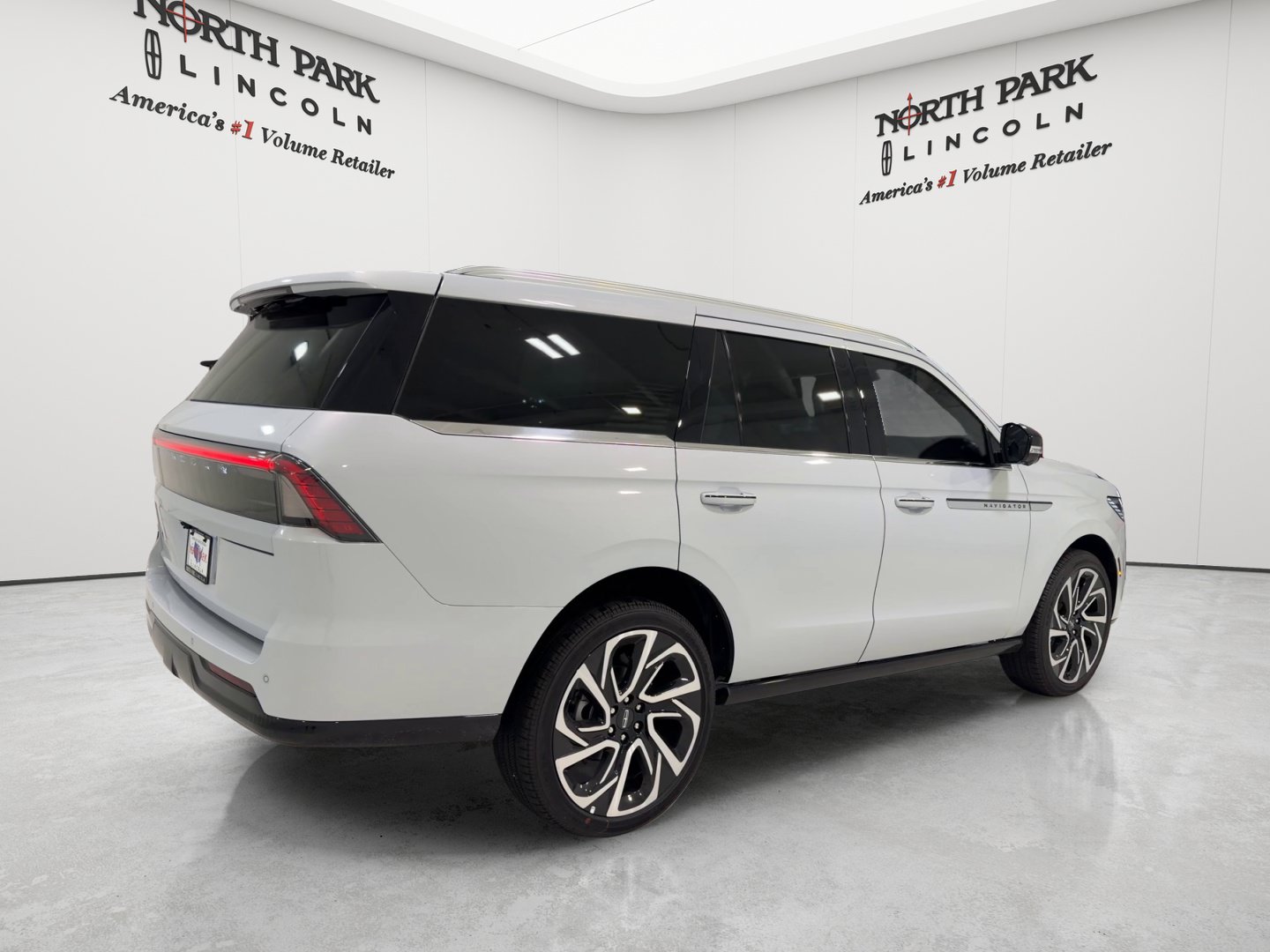 New 2026 Lincoln Navigator Reserve AWD/4WD image 5