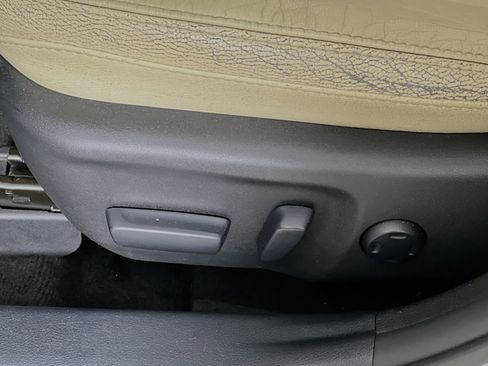 Used 2016 Toyota Avalon XLE image 16