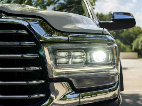 Used 2022 RAM 2500 Limited AWD/4WD image 11