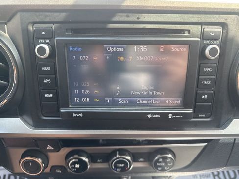 Used 2016 Toyota Tacoma SR5 w/ SR5 Appearance Package (SN) image 27