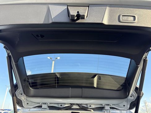 New 2026 Volvo XC40 B5 Plus w/ Protection Package Premier image 18