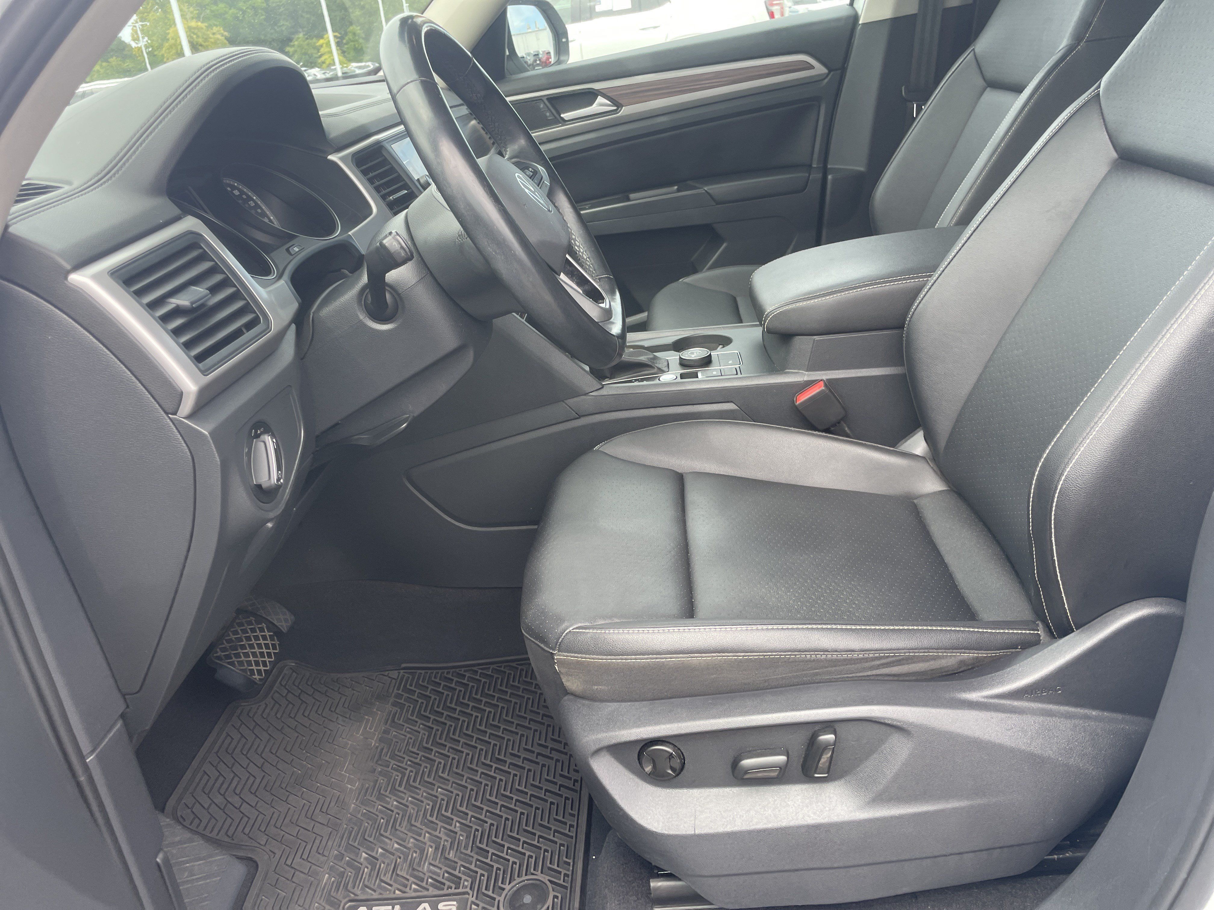 Used 2021 Volkswagen Atlas SE w/ Towing Package AWD/4WD image 16