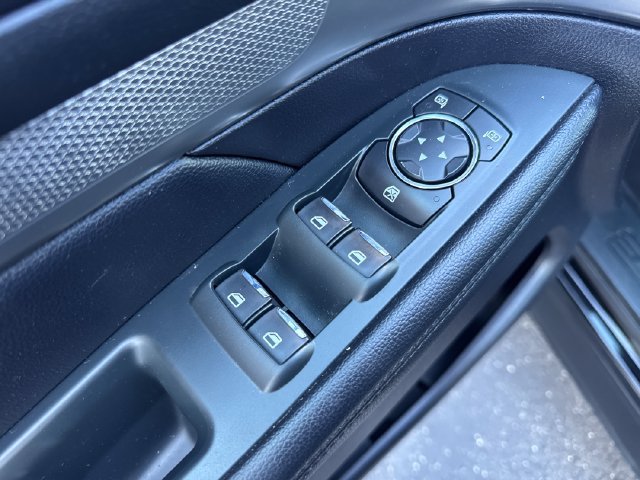 Used 2018 Ford Explorer XLT AWD/4WD image 13