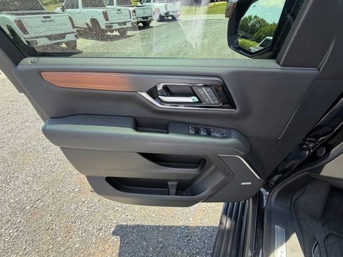 Used 2025 GMC Yukon Denali w/ Sun & Power Step Package AWD/4WD image 6