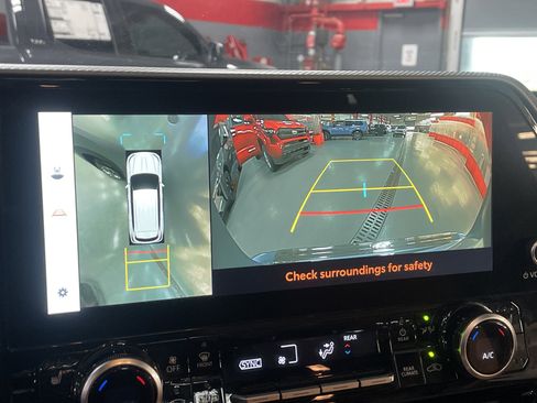 Used 2023 Toyota Highlander Platinum image 25