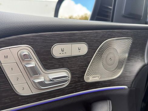 Used 2022 Mercedes-Benz GLE 350 4MATIC w/ Premium Package image 11