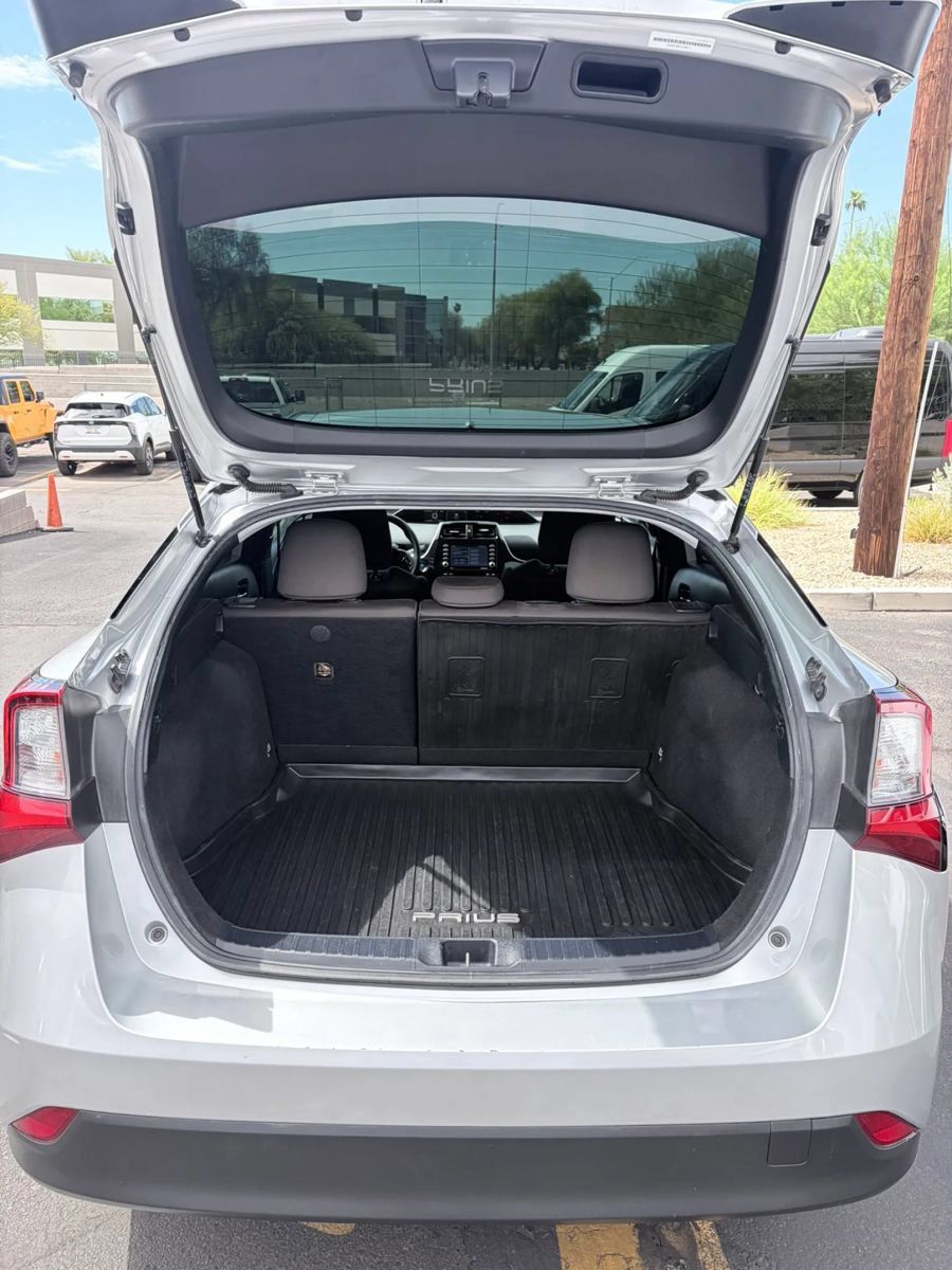 Used 2021 Toyota Prius L Eco FWD image 13