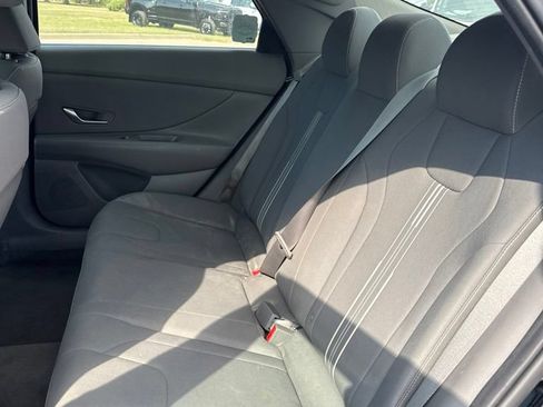 Used 2021 Hyundai Elantra SEL w/ Convenience Package FWD image 12
