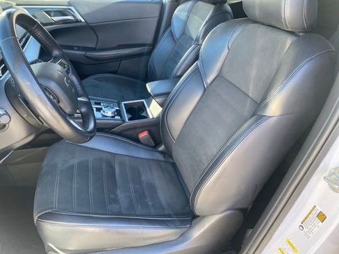 Used 2024 Mitsubishi Outlander SE image 10