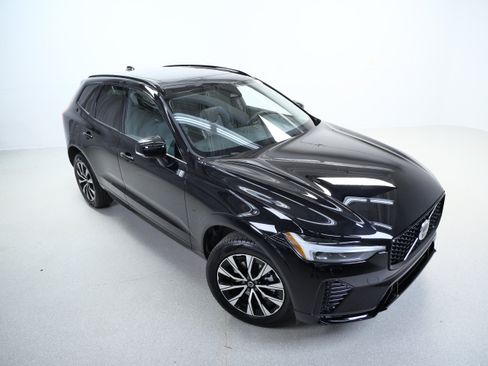 Used 2025 Volvo XC60 B5 Core AWD/4WD image 4