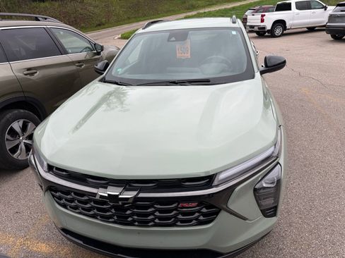 Used 2024 Chevrolet Trax RS w/ Driver Confidence Package FWD image 6