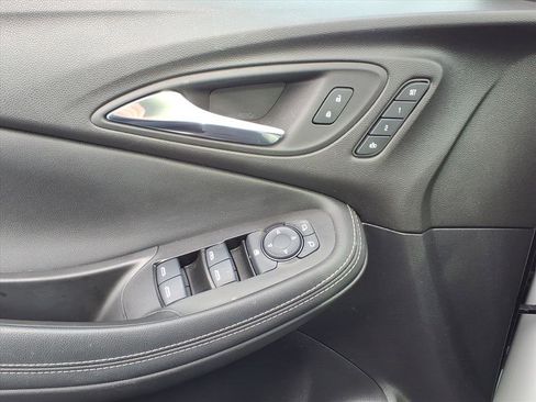 Used 2022 Buick Encore GX Essence w/ Experience Buick Package image 23