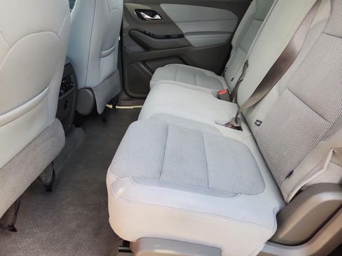 Used 2018 Chevrolet Traverse LT FWD image 11