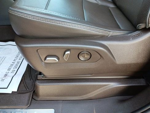 Used 2022 GMC Yukon Denali w/ Denali Premium Package image 23