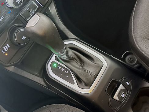 Used 2018 Jeep Renegade Sport w/ Power & Air Group image 17