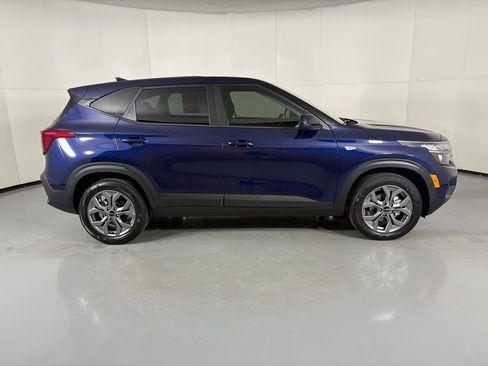 New 2026 Kia Seltos LX FWD image 9