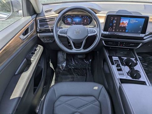 Certified 2025 Volkswagen Atlas SE FWD image 17