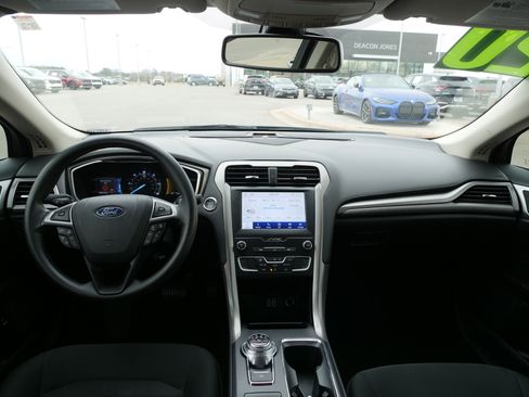 Used 2020 Ford Fusion SE image 19