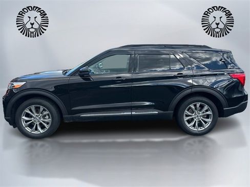 Used 2023 Ford Explorer XLT w/ Equipment Group 202A image 8