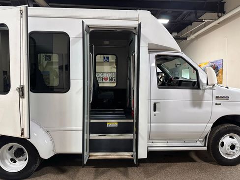 Used 2015 Ford E-350 and Econoline 350 Super Duty image 24