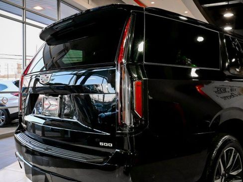 Used 2022 Cadillac Escalade ESV Sport image 11