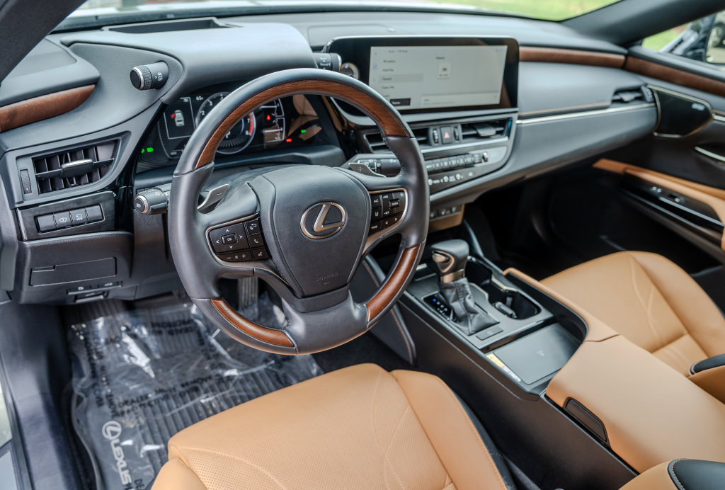 Used 2024 Lexus ES 350 Ultra Luxury w/ Accessory Package (Z1) FWD image 4