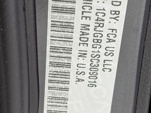 Used 2025 Jeep Grand Cherokee Limited image 20