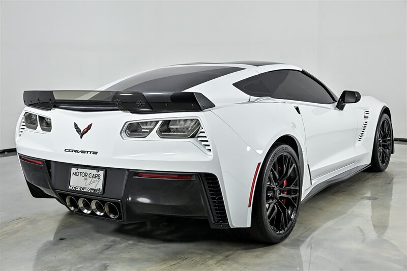 Used 2016 Chevrolet Corvette Z06 w/ 3LZ Preferred Equipment Group RWD image 9