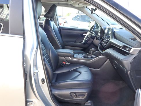 Used 2024 Toyota Highlander XLE image 27