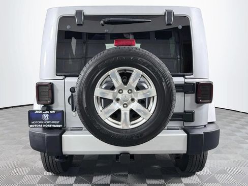 Used 2013 Jeep Wrangler Unlimited Sahara w/ Dual Top Group AWD/4WD image 22