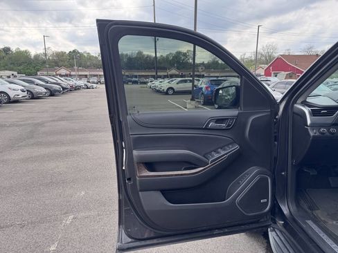 Used 2018 Chevrolet Suburban LT image 11