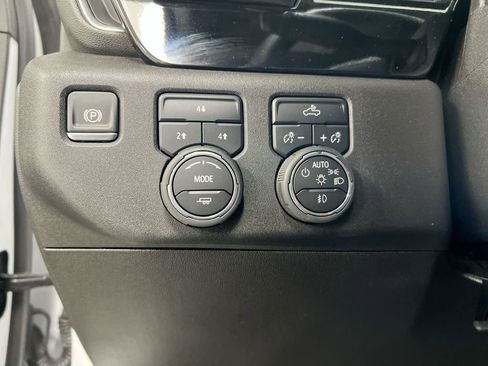 Used 2025 Chevrolet Silverado 2500 LT w/ Convenience Package image 19