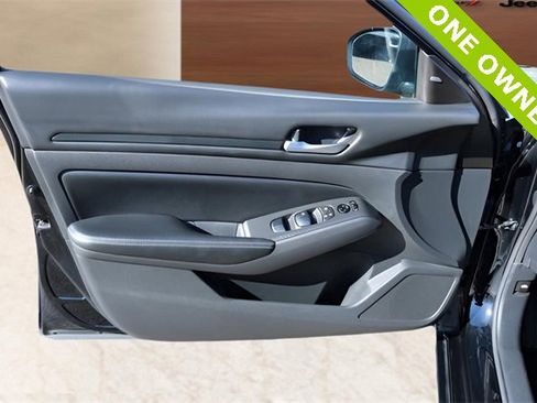 Used 2024 Nissan Altima 2.5 SV image 10