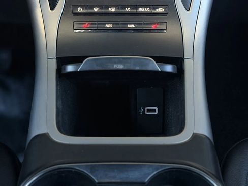 Used 2016 Lincoln MKX Premiere image 32