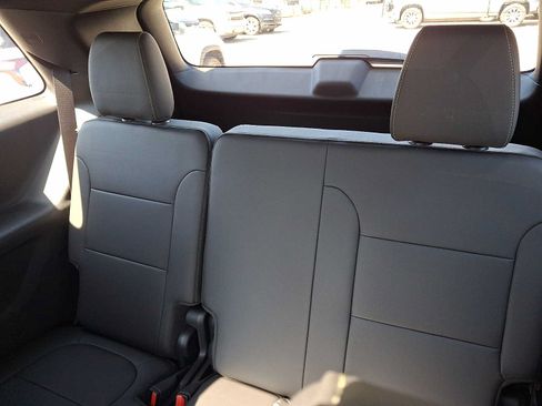 Used 2023 Chevrolet Traverse LT w/ LT Premium Package AWD/4WD image 11