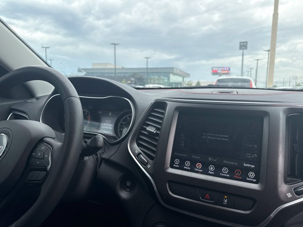 Used 2022 Jeep Cherokee Trailhawk w/ Trailer Tow Group AWD/4WD image 39