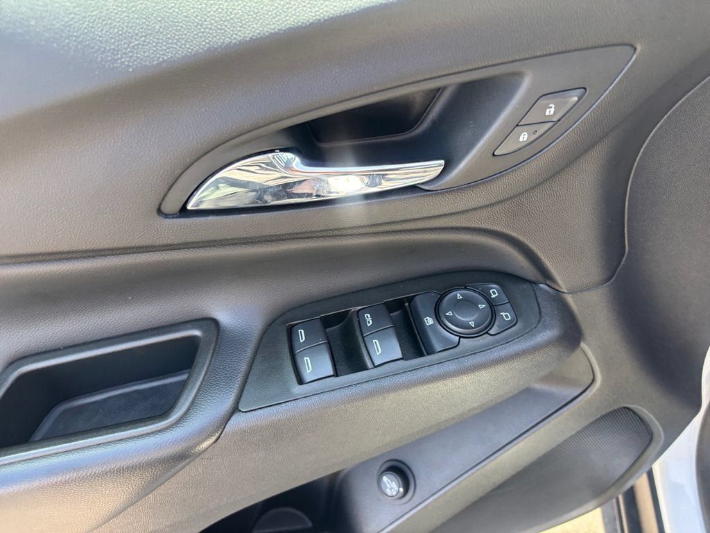 Certified 2024 Chevrolet Equinox LT FWD image 11