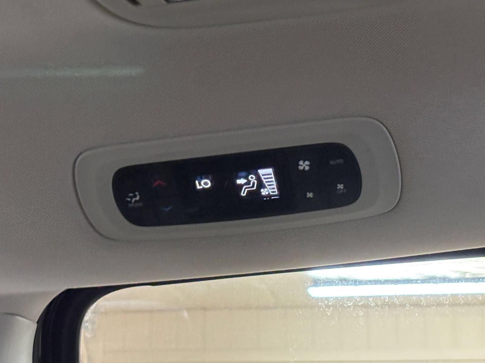 Used 2023 Chrysler Pacifica Touring-L FWD image 24