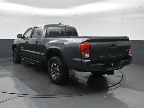 Used 2017 Toyota Tacoma TRD Off-Road w/ Premium & Technology Package AWD/4WD image 5