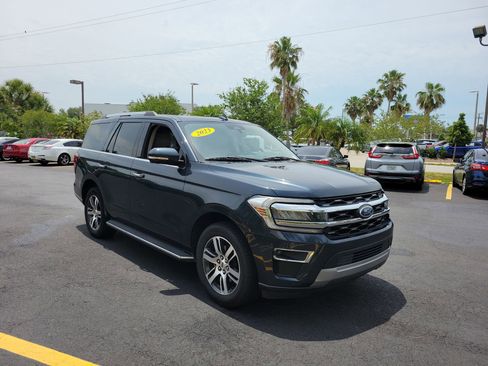 Used 2023 Ford Expedition Limited RWD image 2