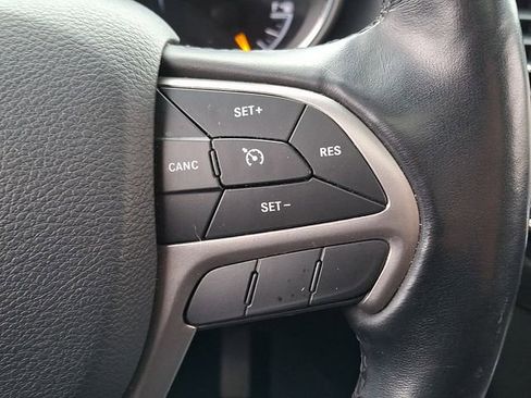 Used 2020 Jeep Grand Cherokee Altitude image 23