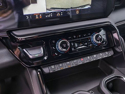 Used 2025 GMC Sierra 2500 AT4X image 21