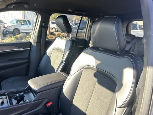 New 2026 Jeep Grand Cherokee Altitude image 15