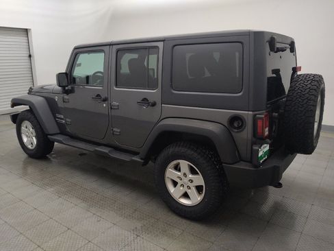 Used 2018 Jeep Wrangler Unlimited Sport S AWD/4WD image 3